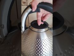 Чайник со свистком Edenberg 3л Черный EB-8830 video 0